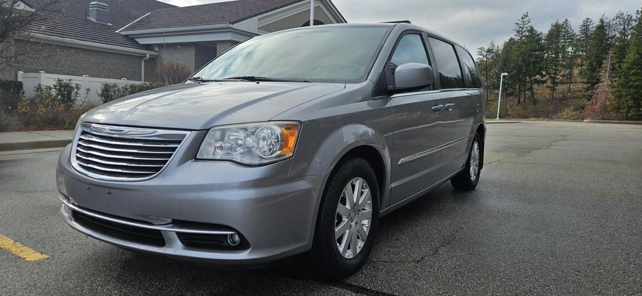 Used 2014 Chrysler Town & Country TOURING for sale in West Kelowna, BC