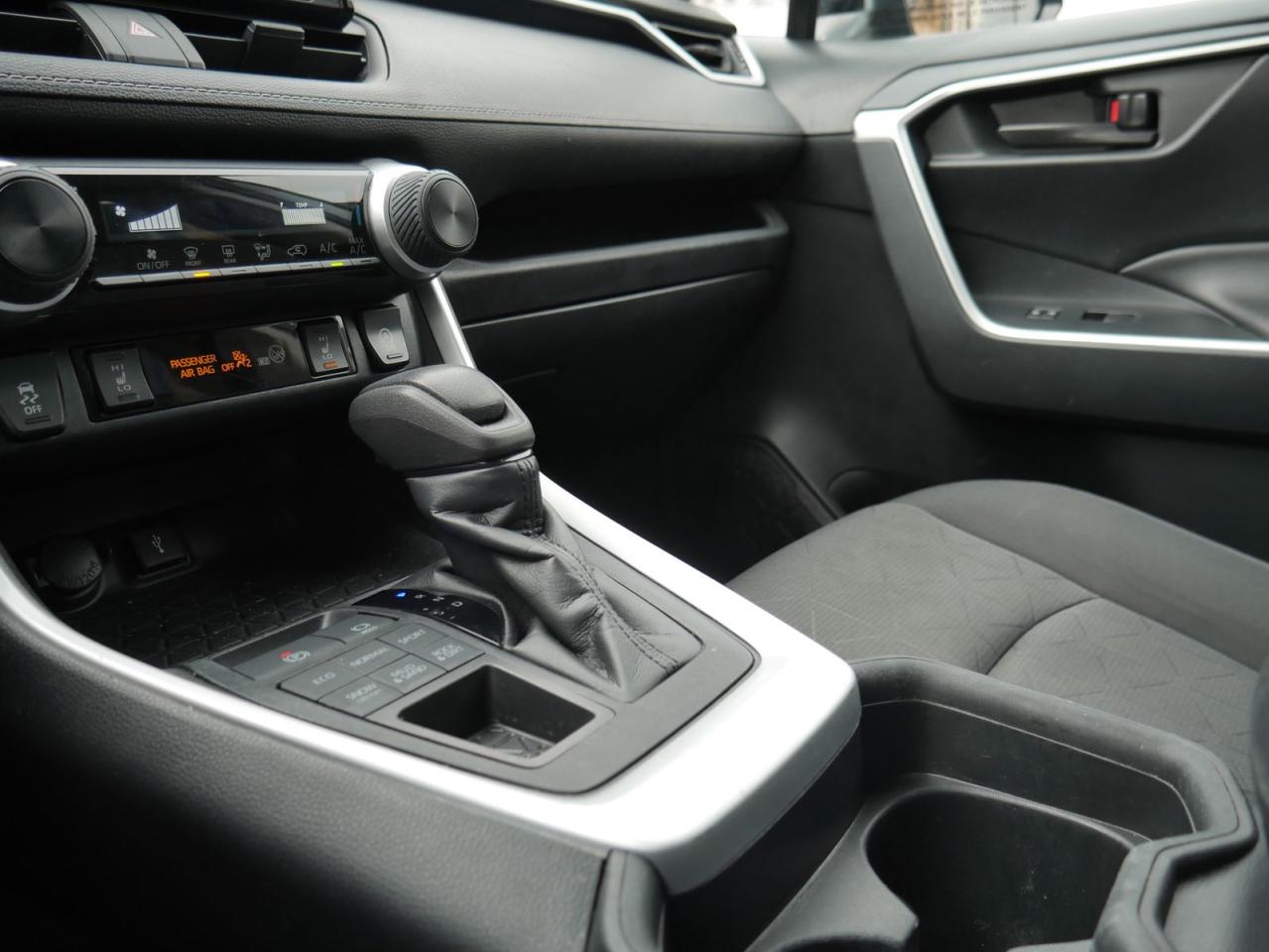 2021 Toyota RAV4 LE - Photo #13