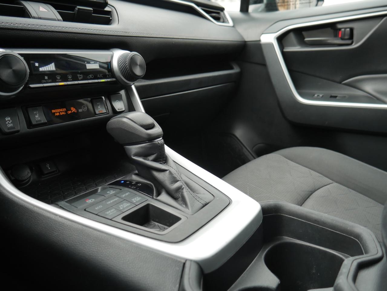 2021 Toyota RAV4 LE - Photo #13