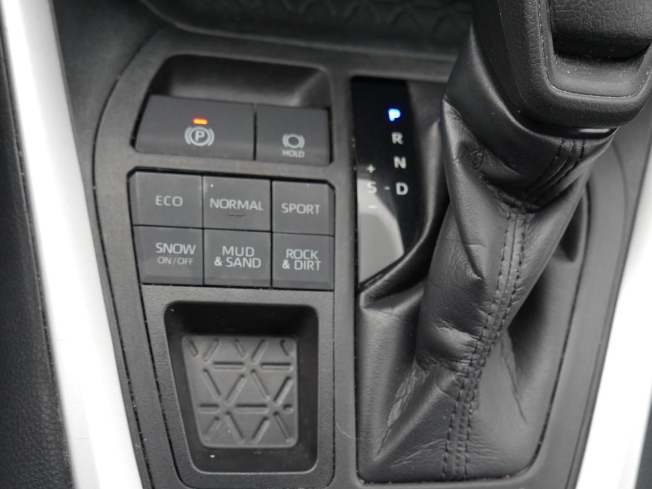 2021 Toyota RAV4 LE - Photo #16