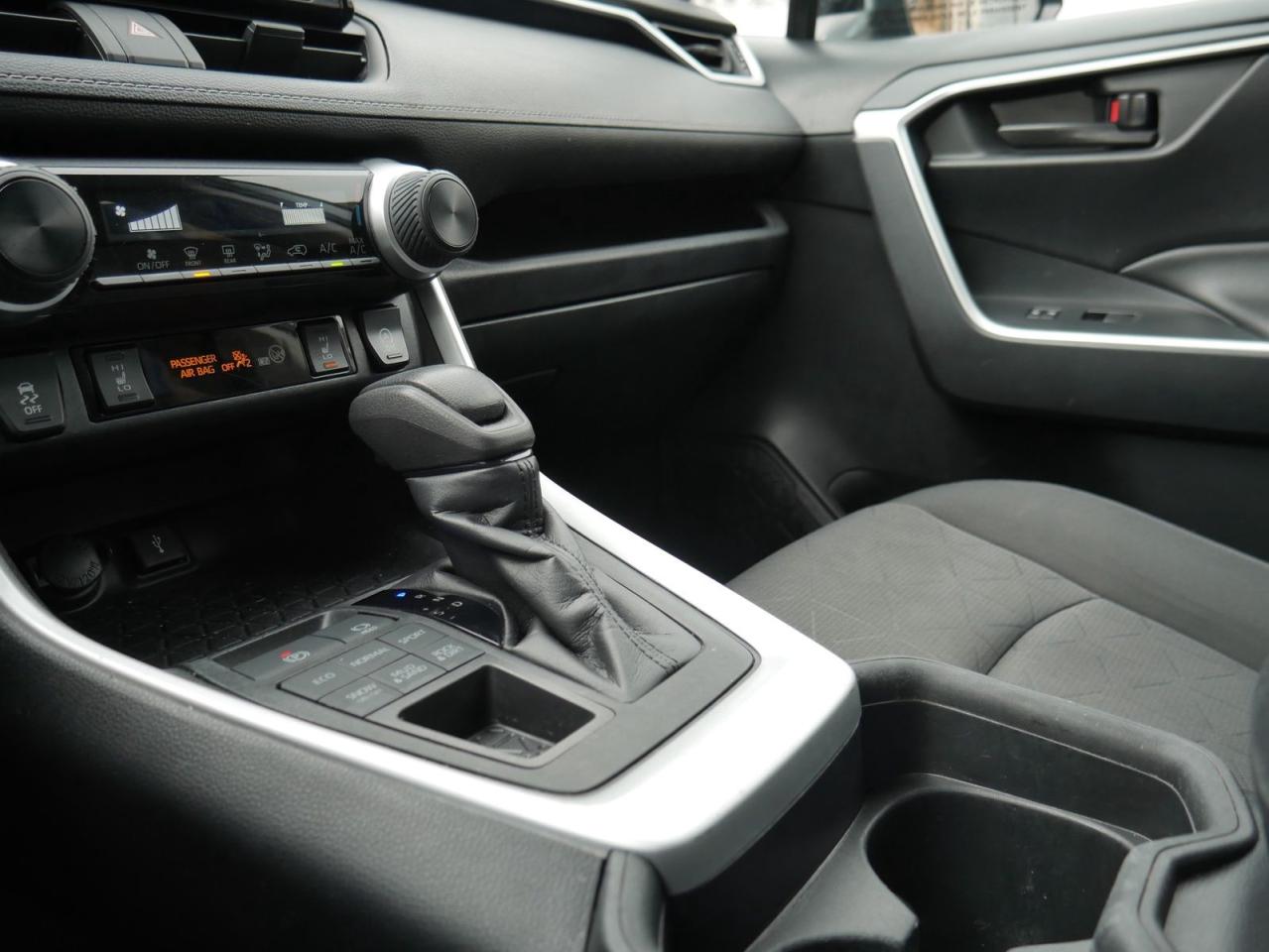 2021 Toyota RAV4 LE - Photo #13