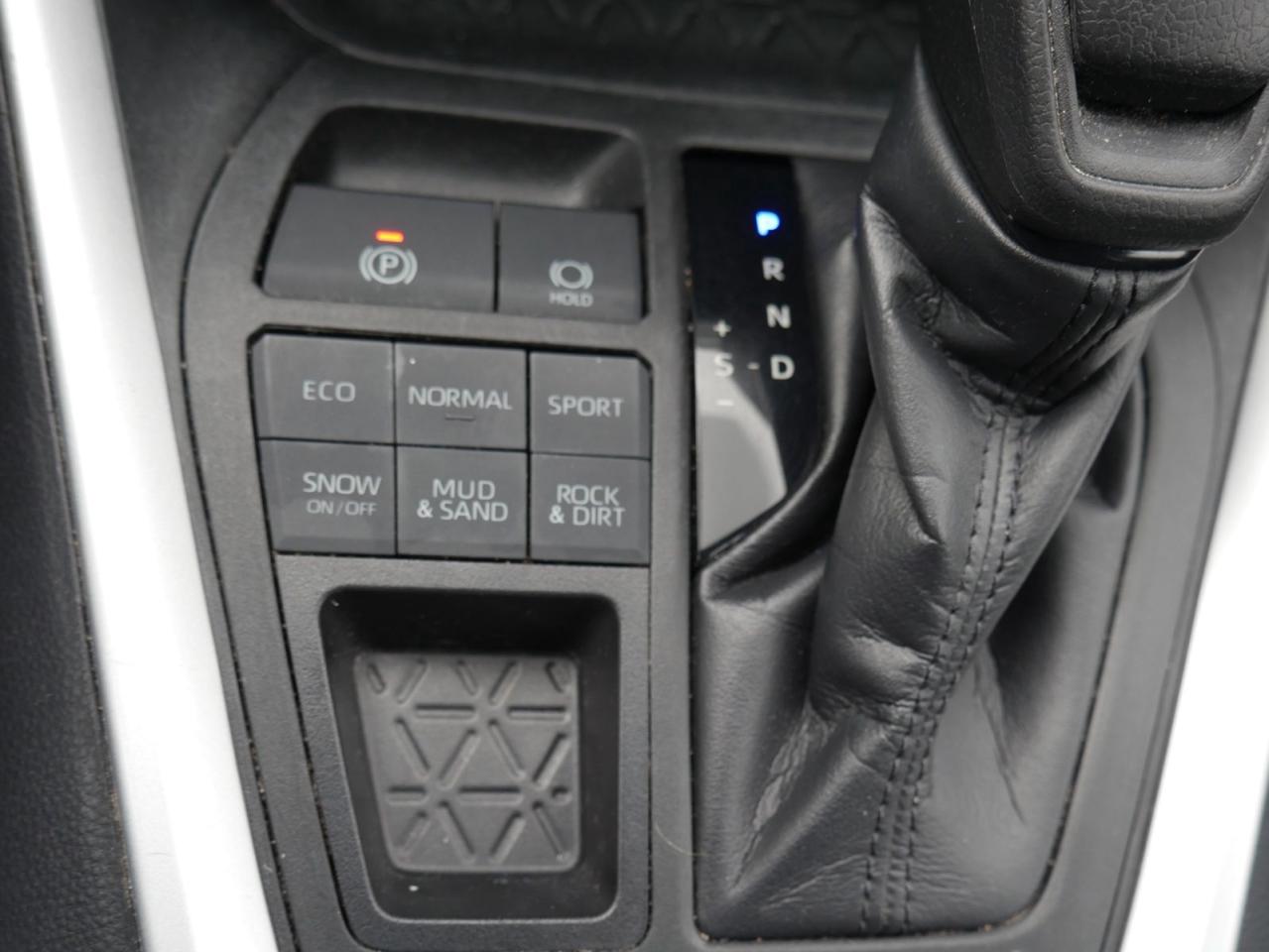 2021 Toyota RAV4 LE - Photo #16