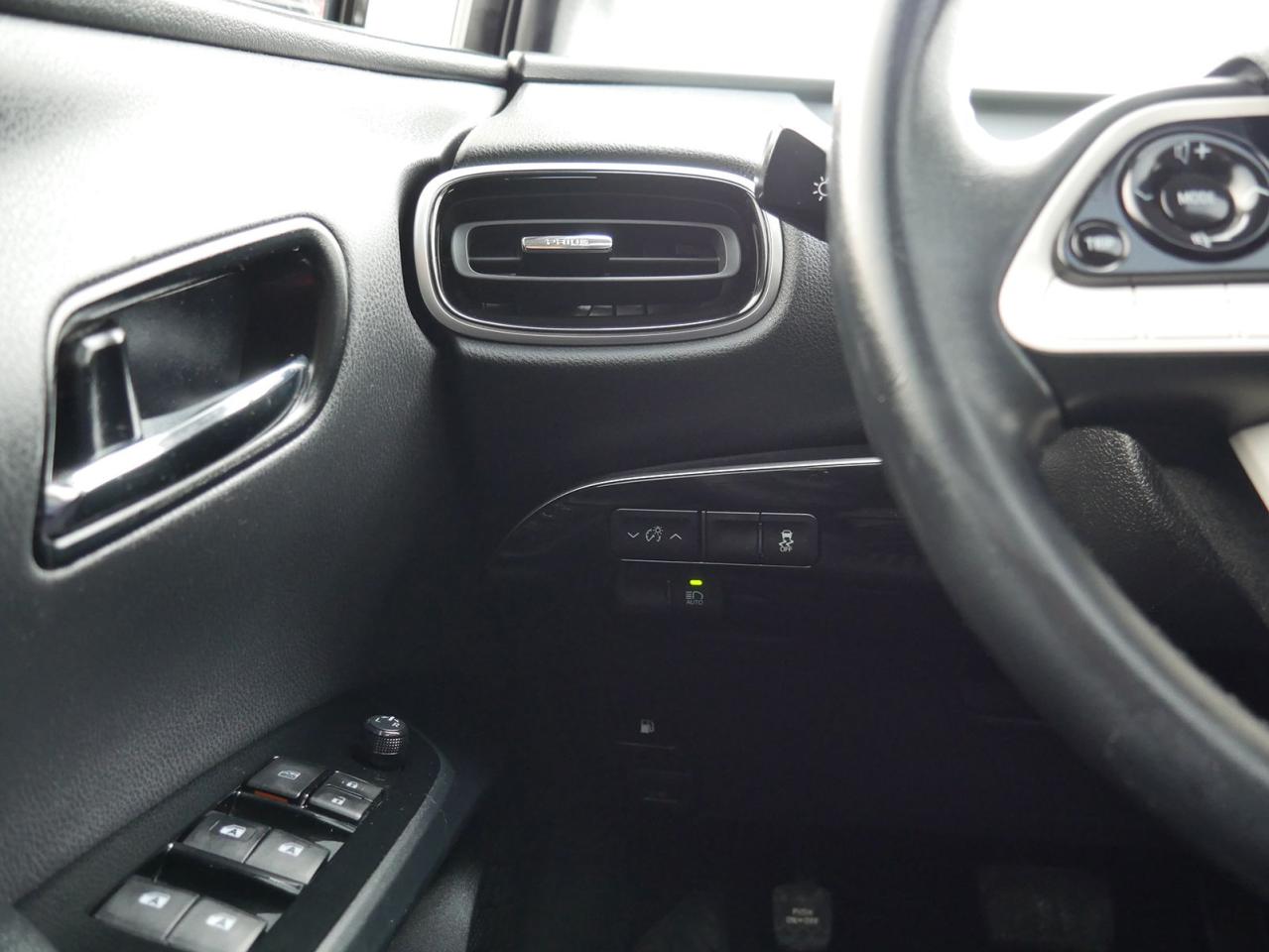 2018 Toyota Prius TECHNOLOGY AUTO - Photo #18
