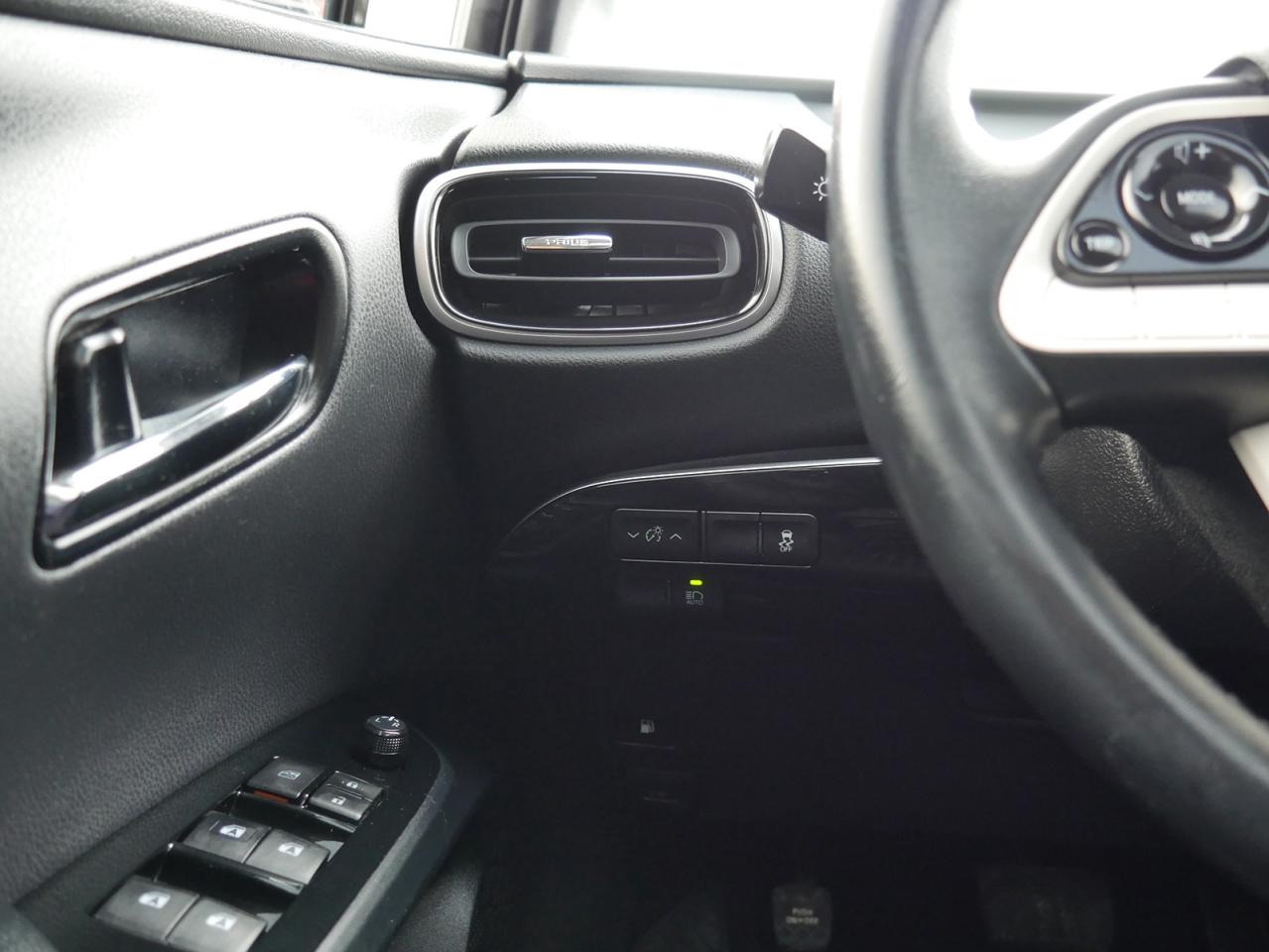 2018 Toyota Prius TECHNOLOGY AUTO - Photo #18