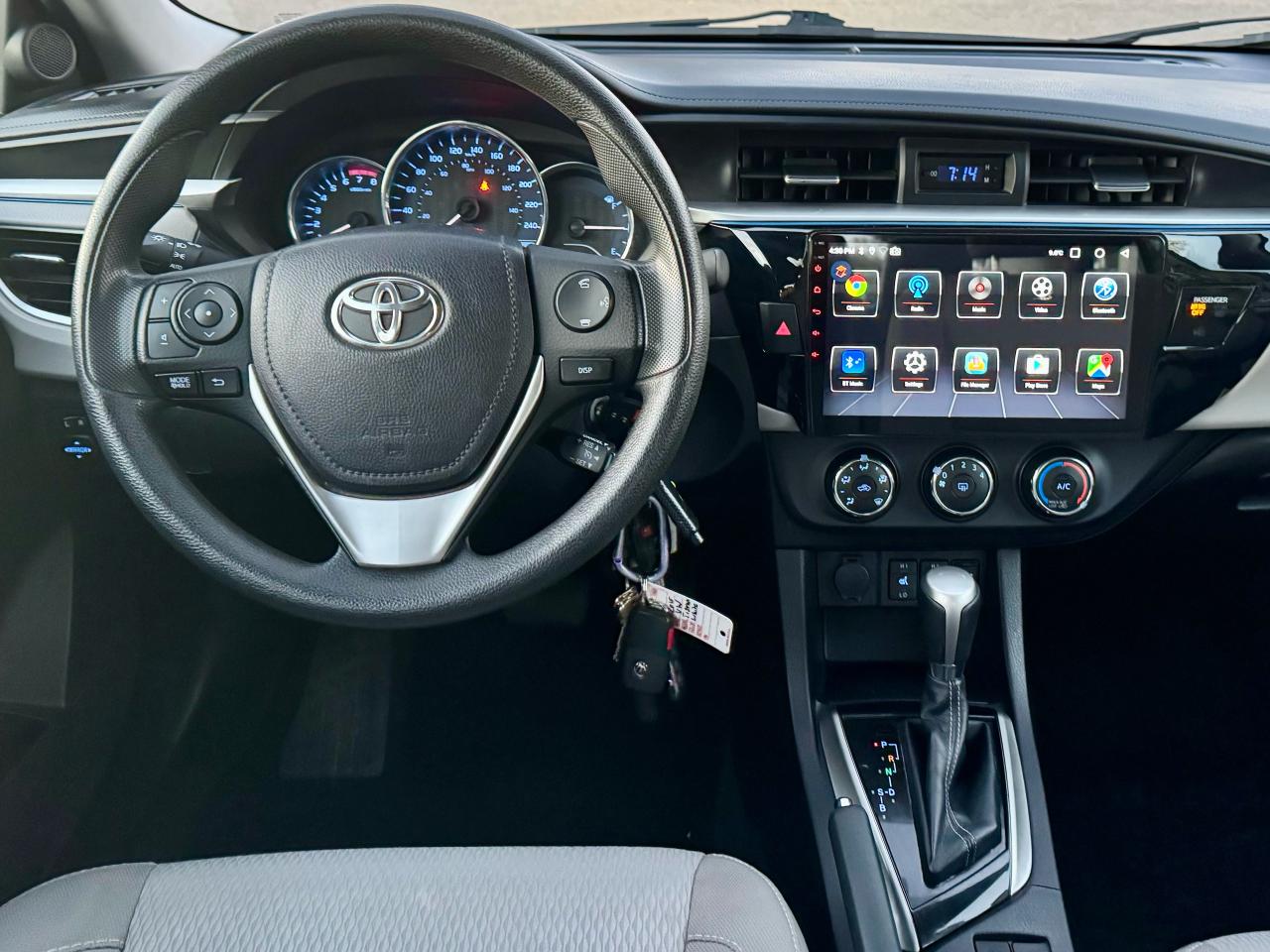 2015 Toyota Corolla No Accidents / Apple CarPlay - Photo #13