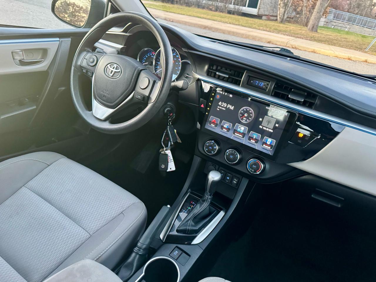 2015 Toyota Corolla No Accidents / Apple CarPlay - Photo #9