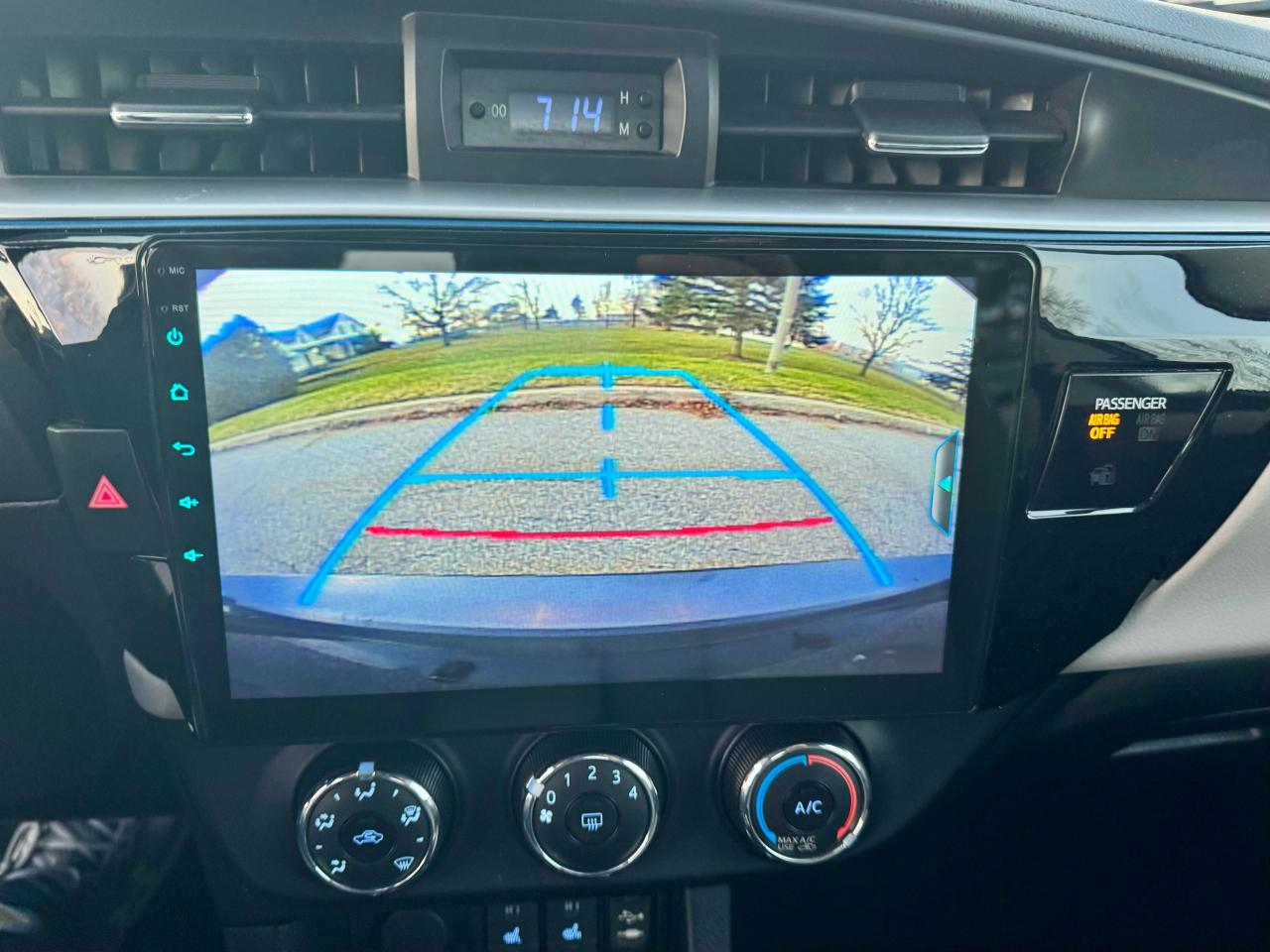 2015 Toyota Corolla No Accidents / Apple CarPlay - Photo #6