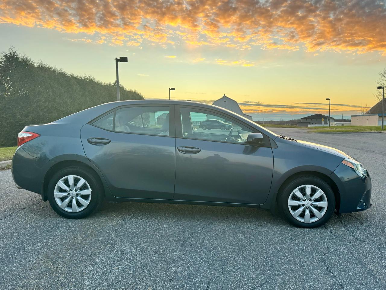 2015 Toyota Corolla No Accidents / Apple CarPlay - Photo #11