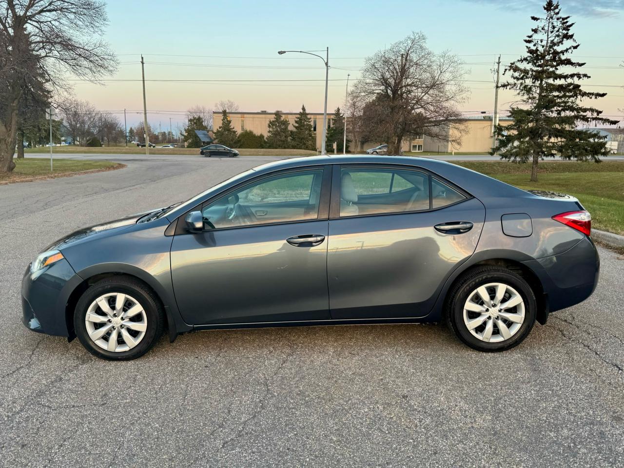 2015 Toyota Corolla No Accidents / Apple CarPlay - Photo #16