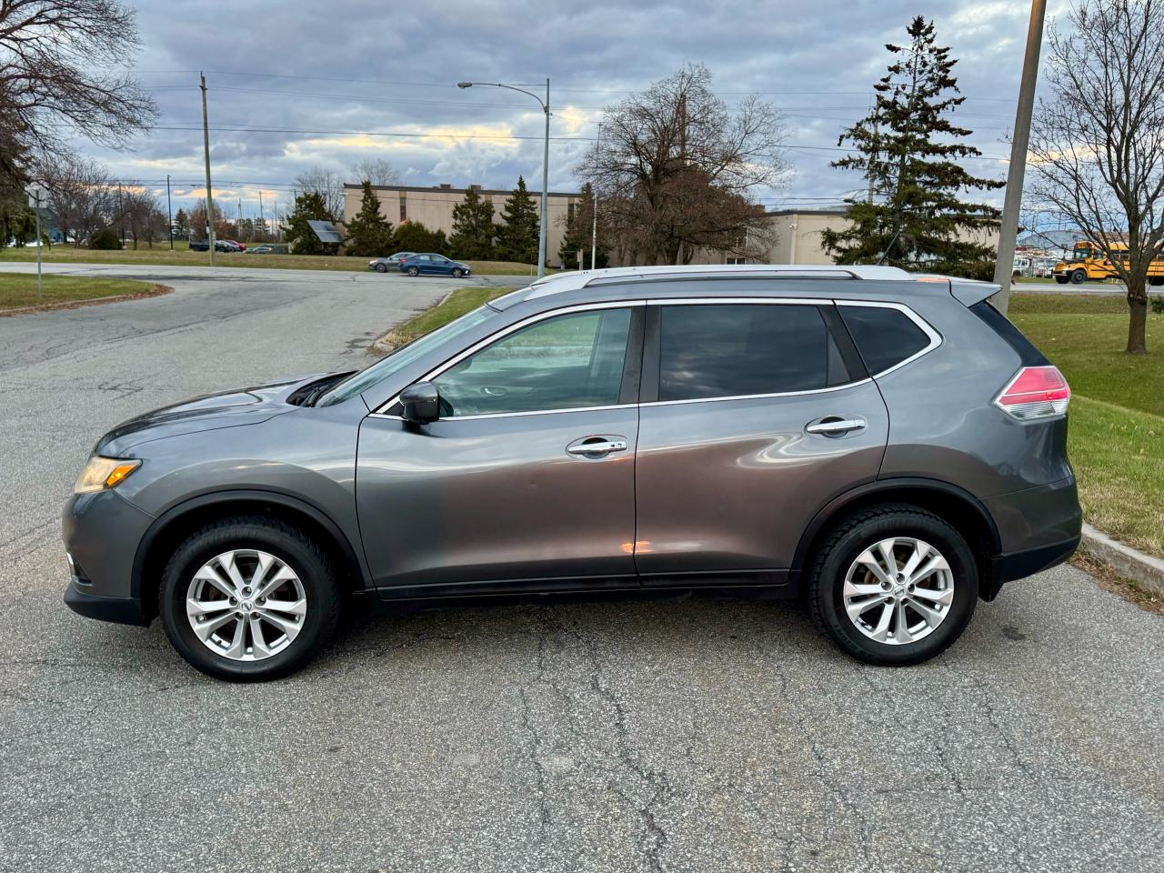 2016 Nissan Rogue SV- CERTIFIED - Photo #10
