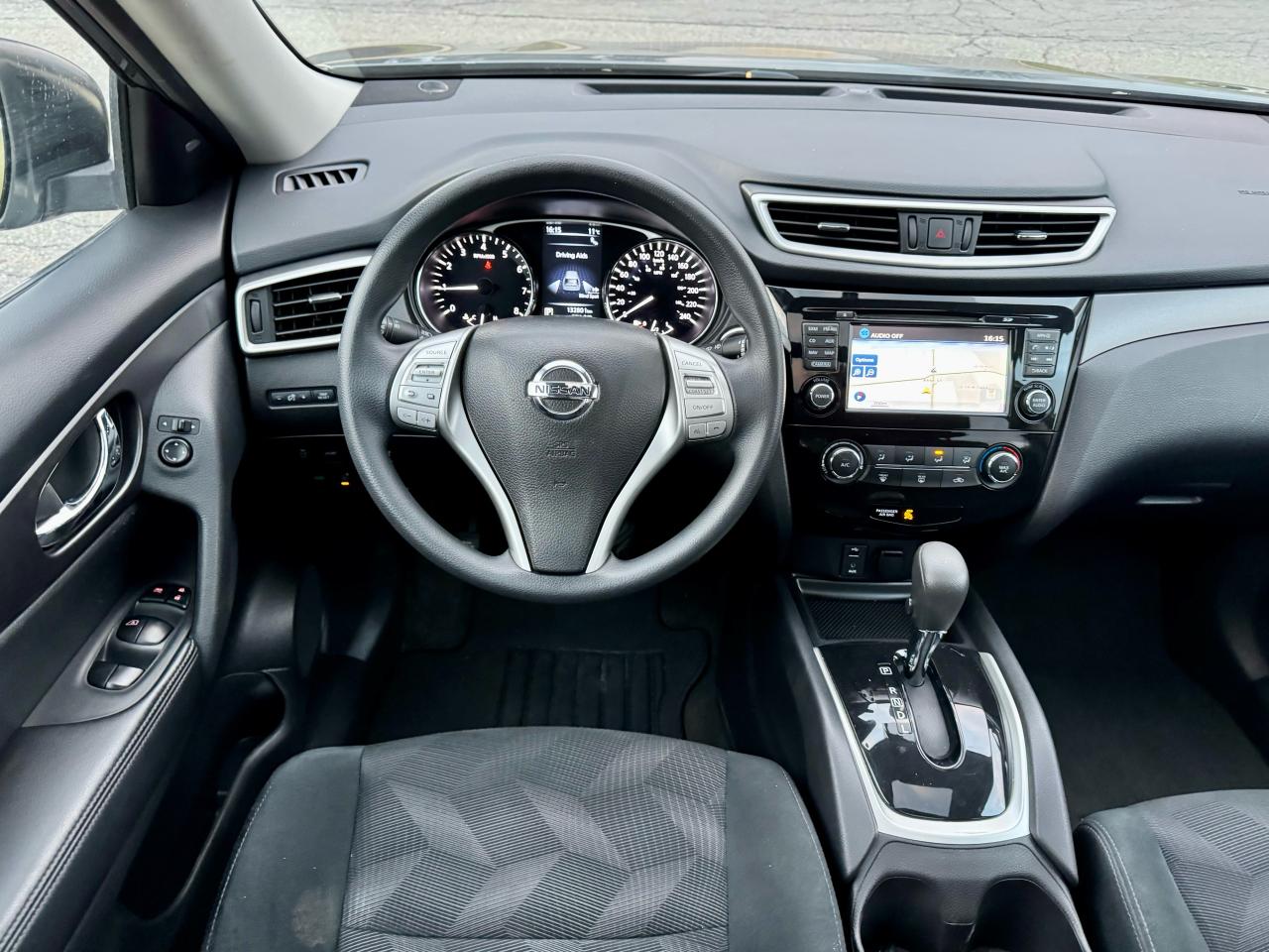 2016 Nissan Rogue SV- CERTIFIED - Photo #5