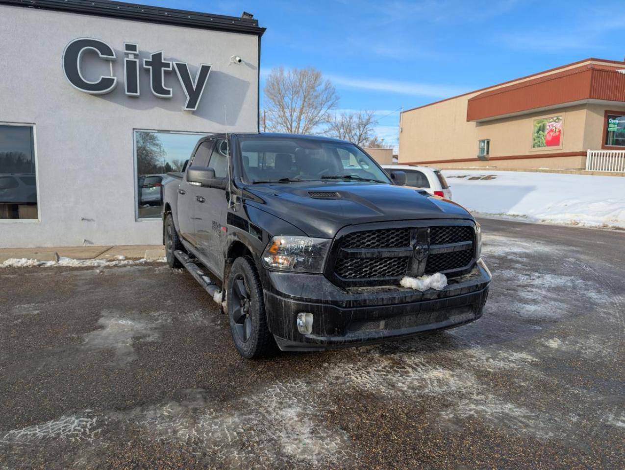 Used 2019 RAM 1500 Classic SLT cabine d'équipe 4x4 caisse de 5 pi 7 po for sale in Medicine Hat, AB