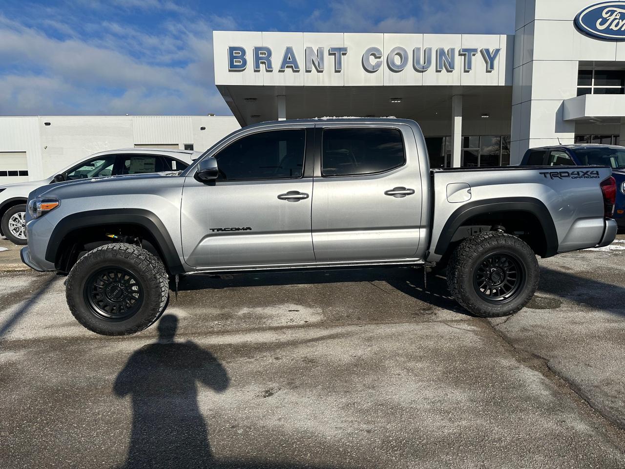 Used 2022 Toyota Tacoma TRD| LEATHER | SUNROOF | ONLY 46K for sale in Brantford, ON