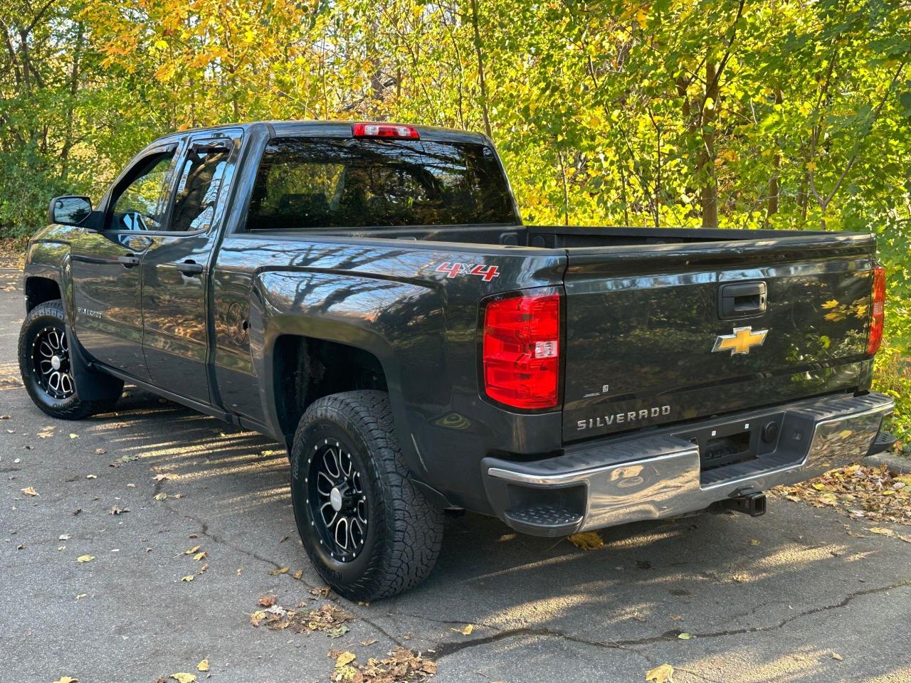 2017 Chevrolet Silverado 1500  Photo3