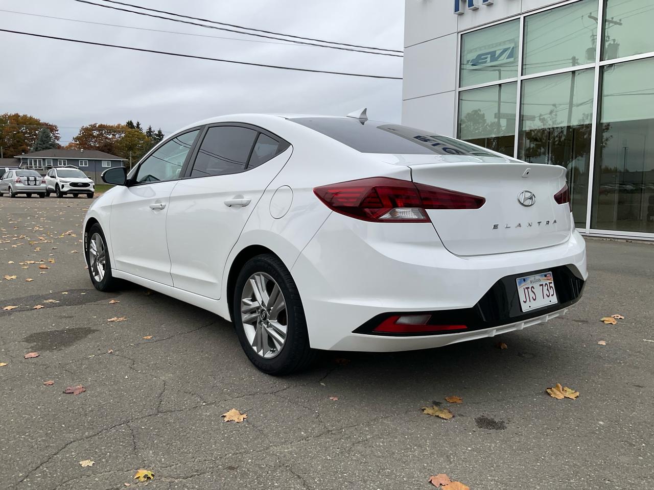 2019 Hyundai Elantra Preferred Photo4