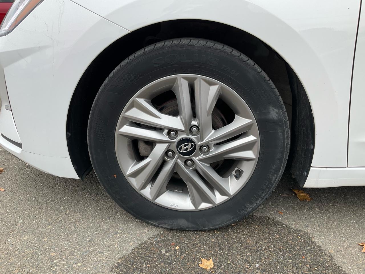 2019 Hyundai Elantra Preferred Photo2