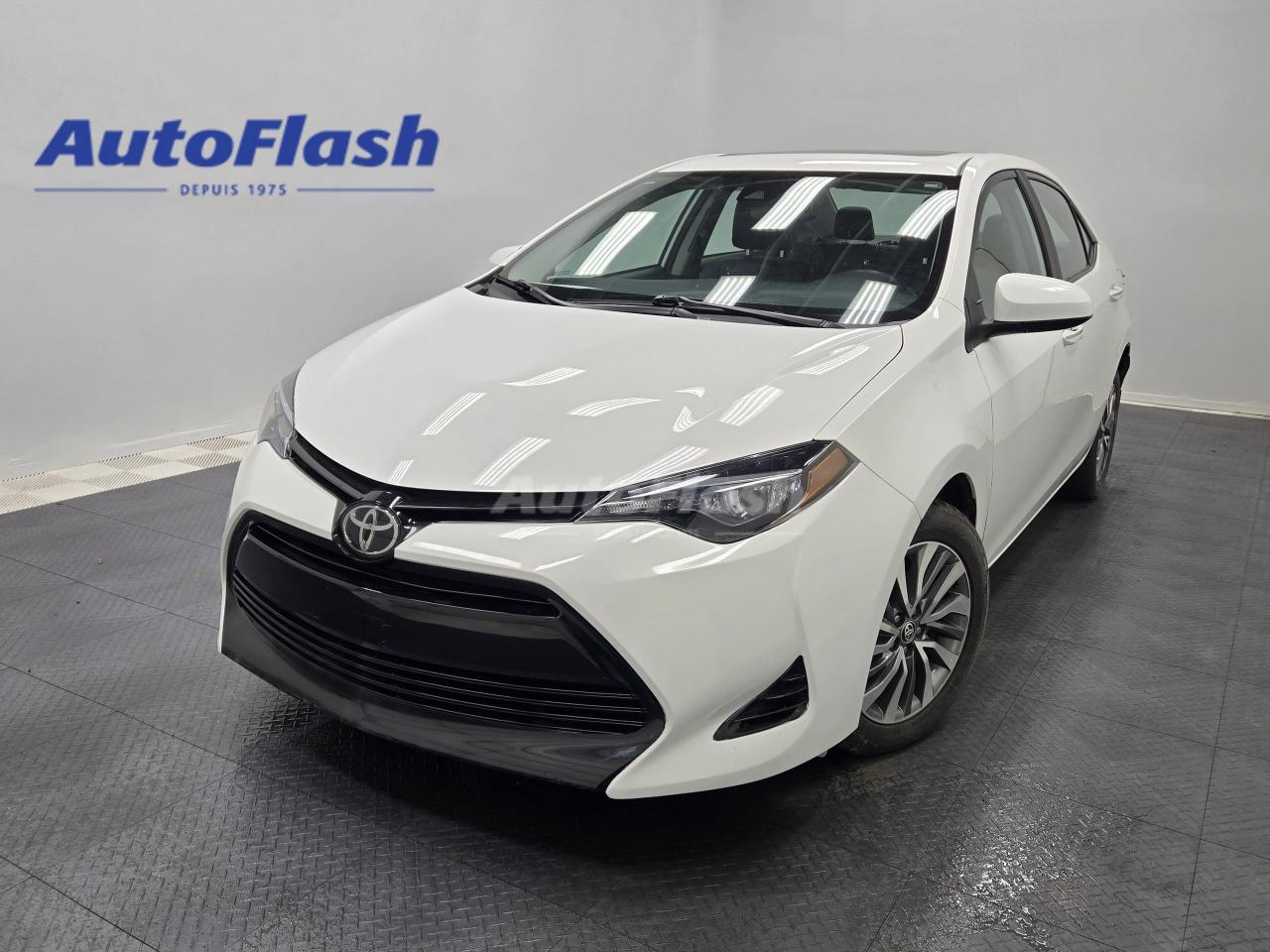 Used 2018 Toyota Corolla XLE, CUIR, TOIT-OUVRANT, NAVI, CAMERA, BLUETOOTH for sale in Saint-Hubert, QC