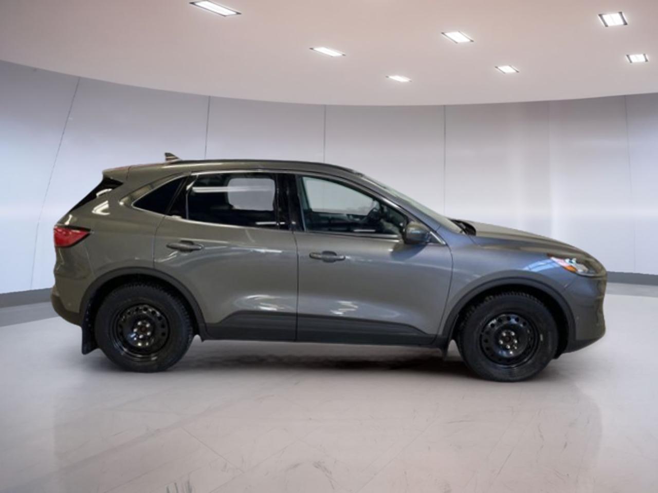 Used 2021 Ford Escape Hybrid Titanium Hybrid AWD for sale in Moose Jaw, SK