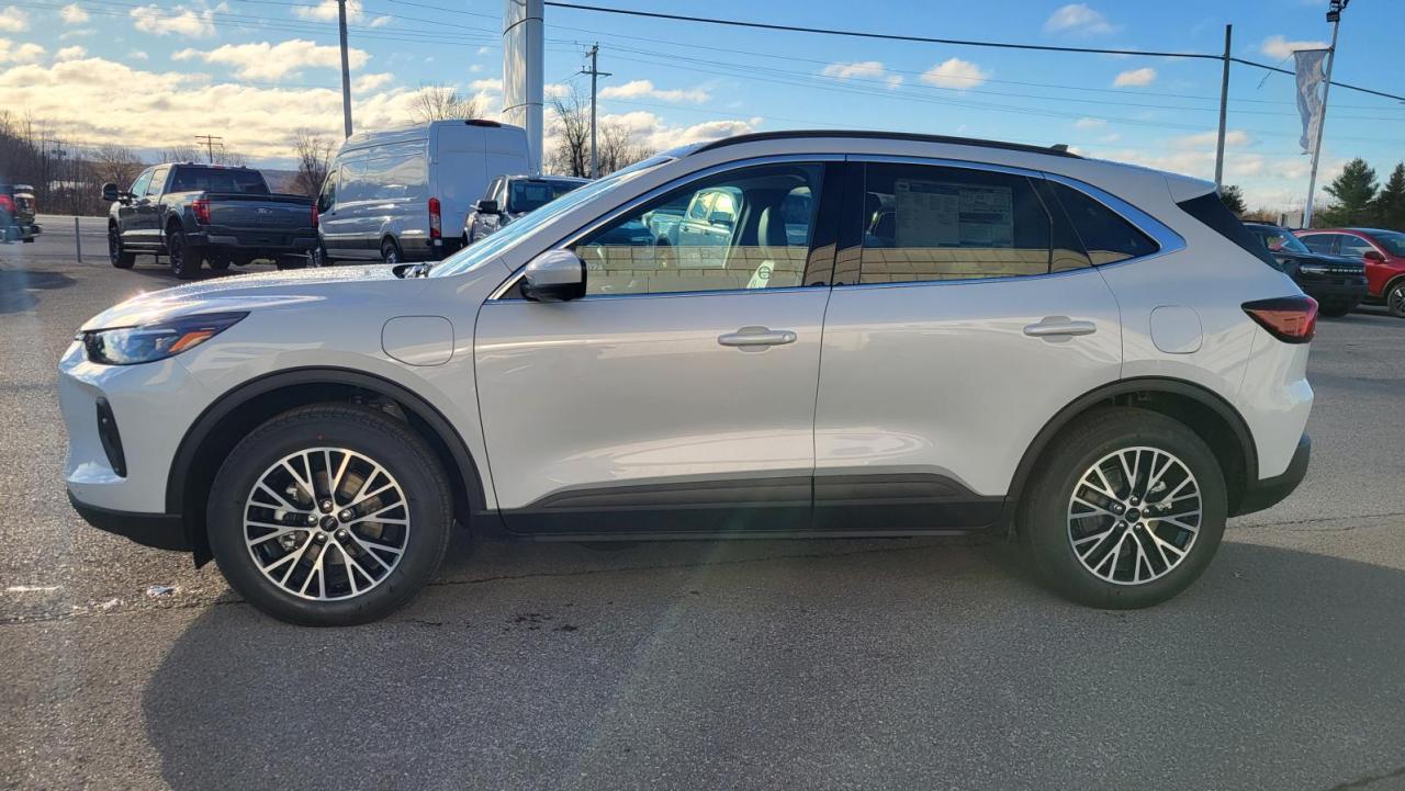 New 2025 Ford Escape Hybrid PHEV for sale in Ingleside, ON