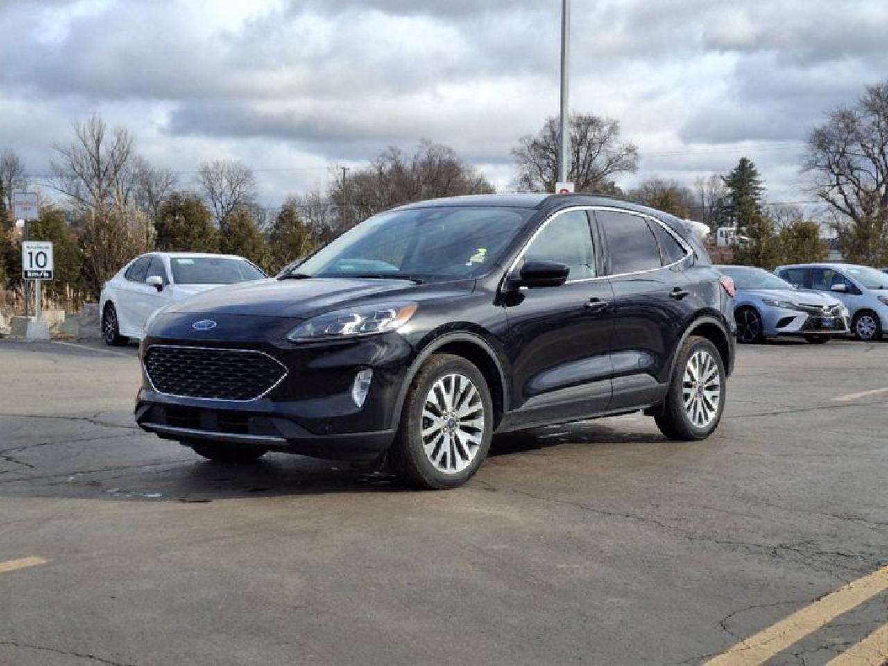 Used 2022 Ford Escape Titanium  | AWD | 2.0L | Leather | Nav | Heated Seats | CarPlay + Android | Rear Camera | Power Seat for sale in Guelph, ON