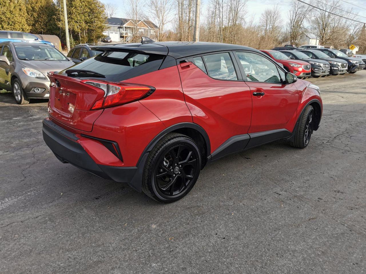 2021 Toyota C-HR XLE - Photo #5