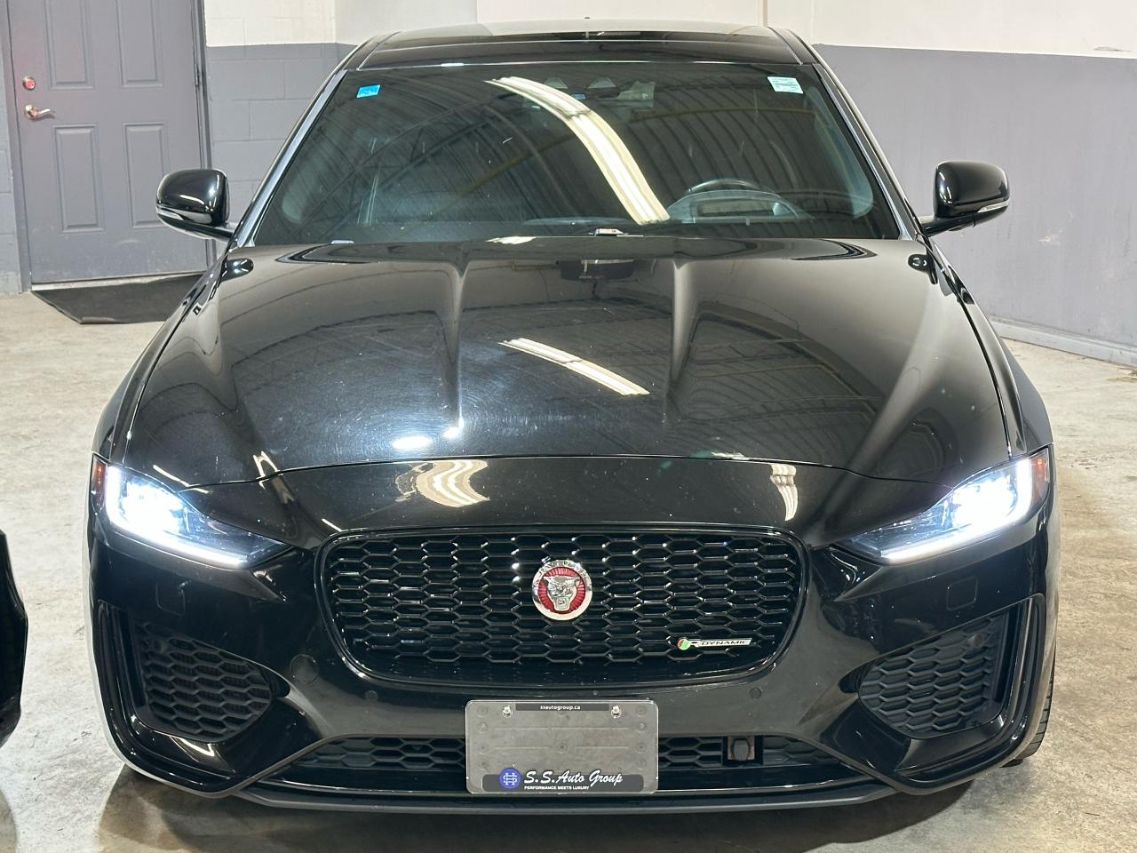 2020 Jaguar XE R-DYNAMIC SE|NAV|BACKUP|BSM|MERIDIAN|LKA|CARPLAY| - Photo #2