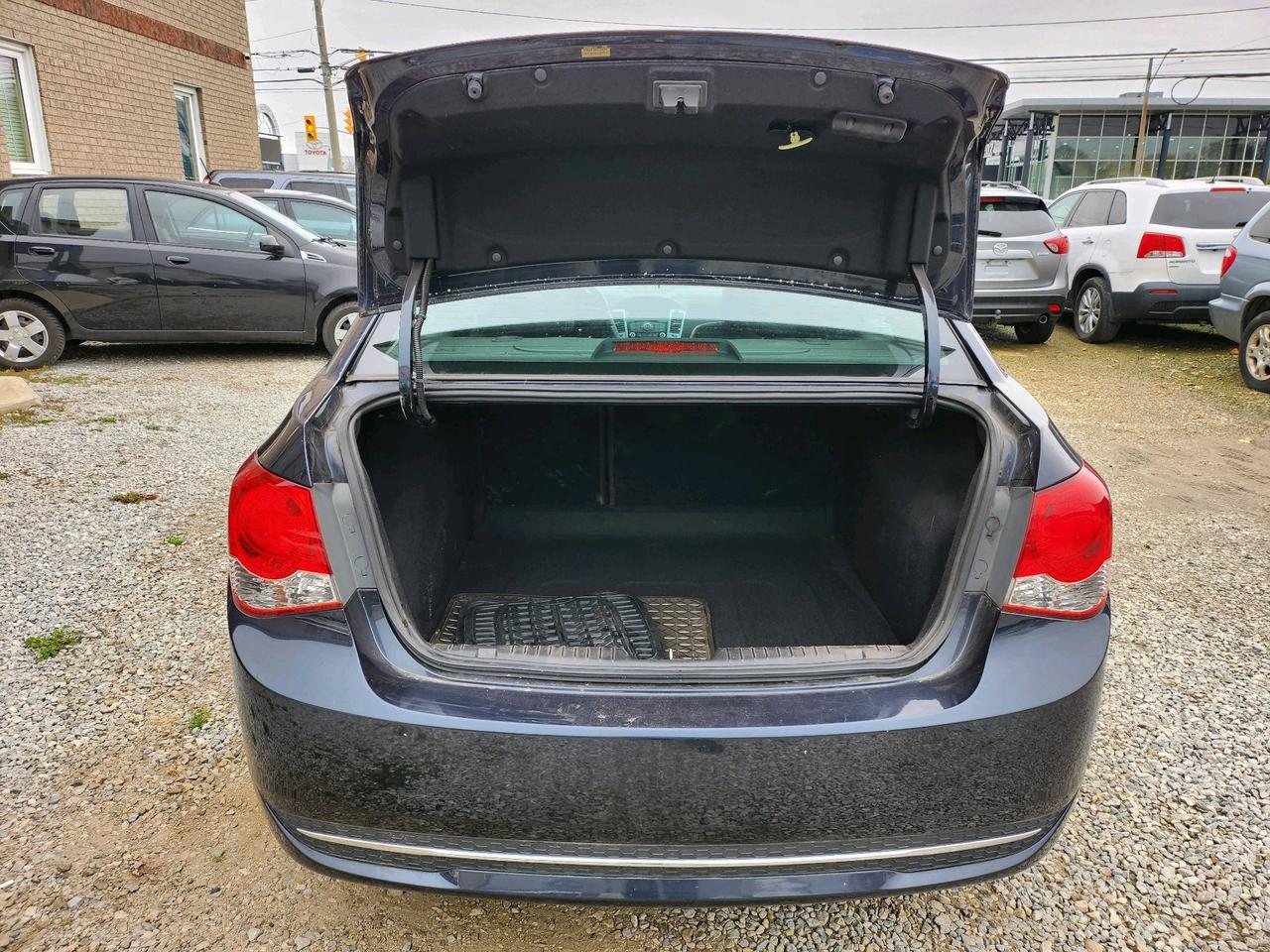 2014 Chevrolet Cruze 4dr Sdn 2LT with Safety and Warranty, Financing available Photo