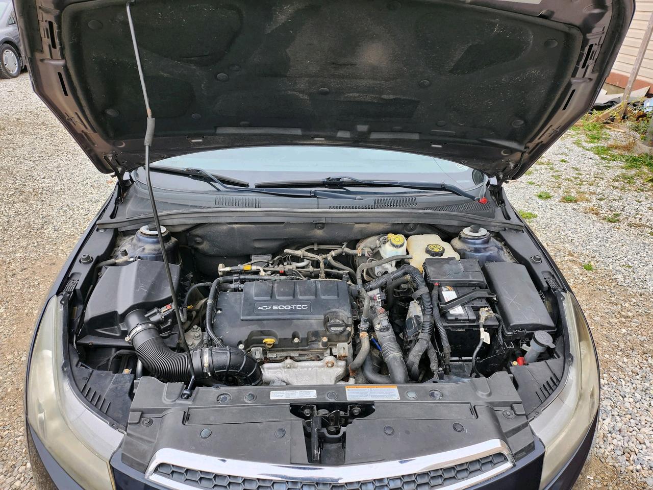 2014 Chevrolet Cruze 4dr Sdn 2LT with Safety and Warranty, Financing available Photo