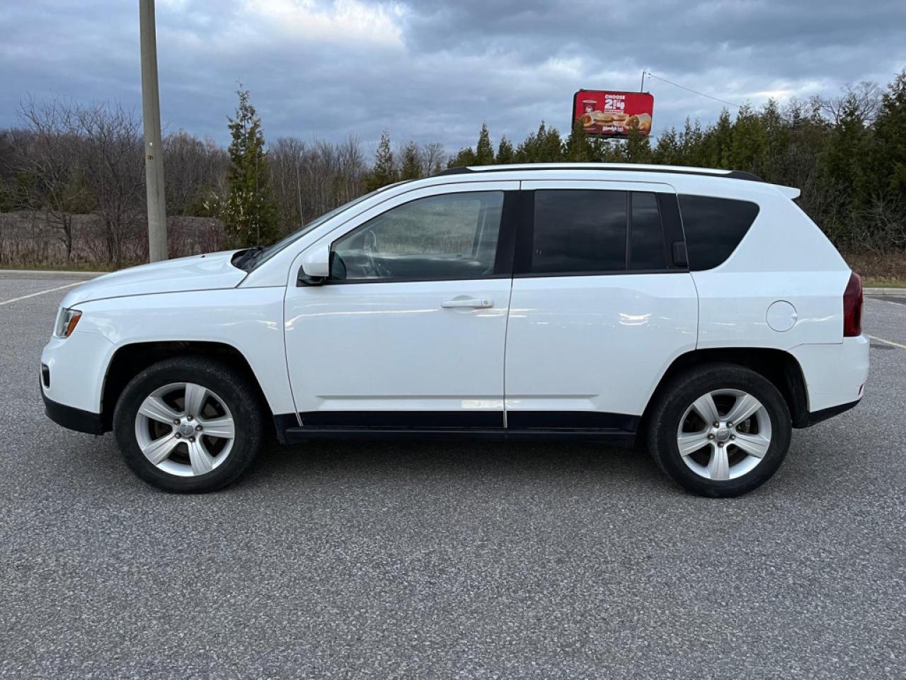 2015 Jeep Compass HIGH ALTITUDE | CLEAN CARPROOF | 4X4 | LEATHER | SUNROOF | - Photo #3
