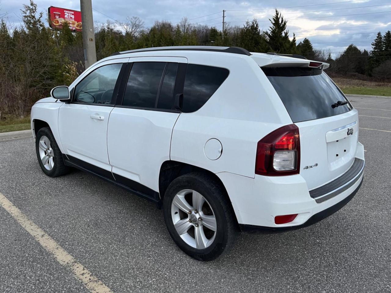 2015 Jeep Compass HIGH ALTITUDE | CLEAN CARPROOF | 4X4 | LEATHER | SUNROOF | - Photo #4