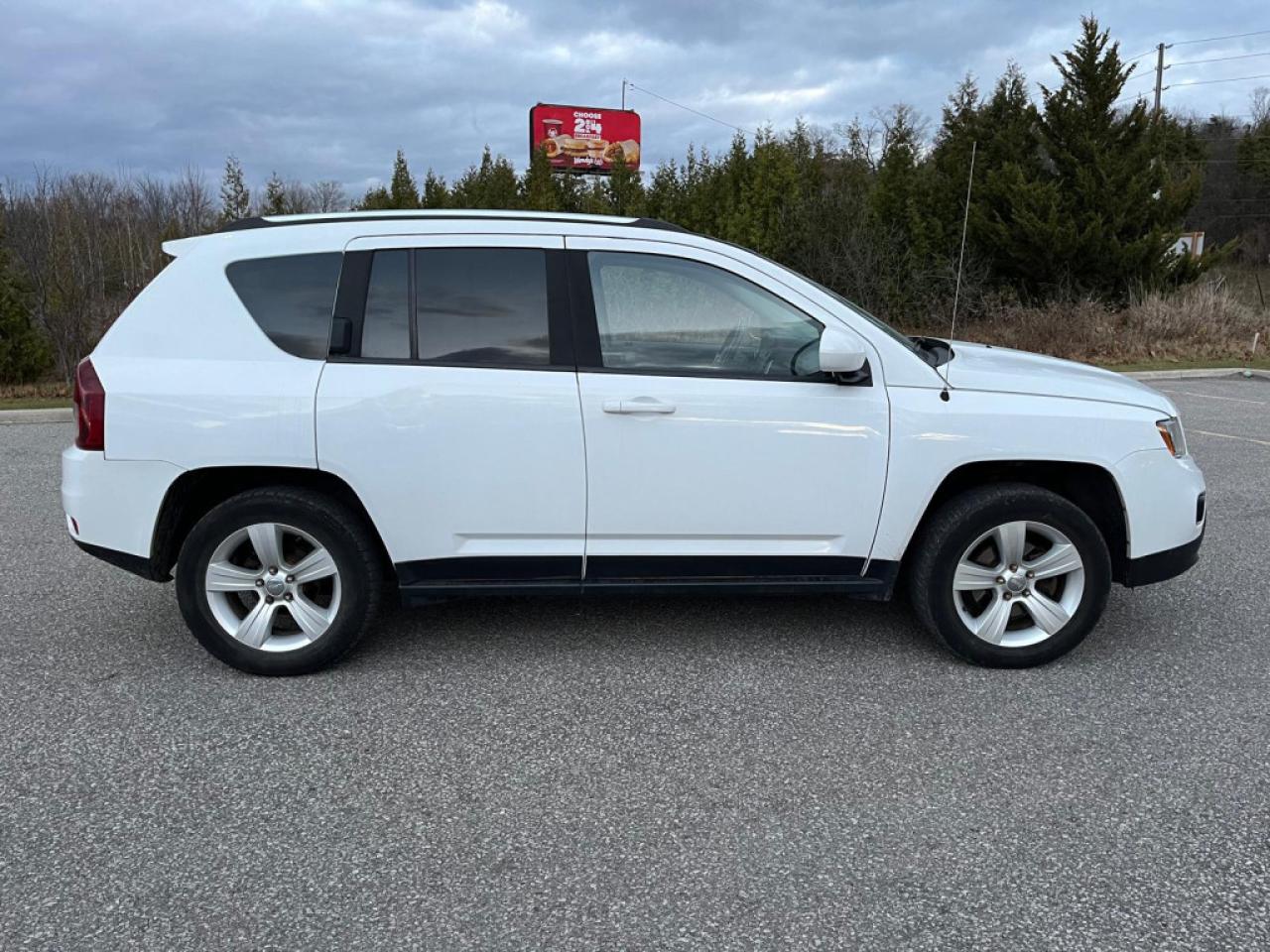 2015 Jeep Compass HIGH ALTITUDE | CLEAN CARPROOF | 4X4 | LEATHER | SUNROOF | - Photo #8