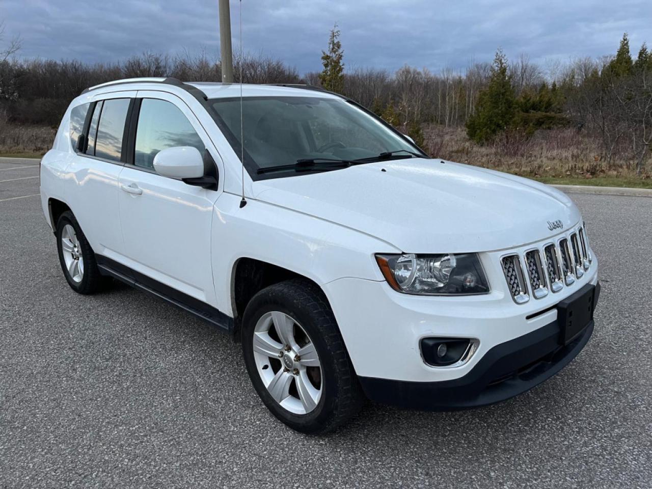 2015 Jeep Compass HIGH ALTITUDE | CLEAN CARPROOF | 4X4 | LEATHER | SUNROOF | - Photo #9