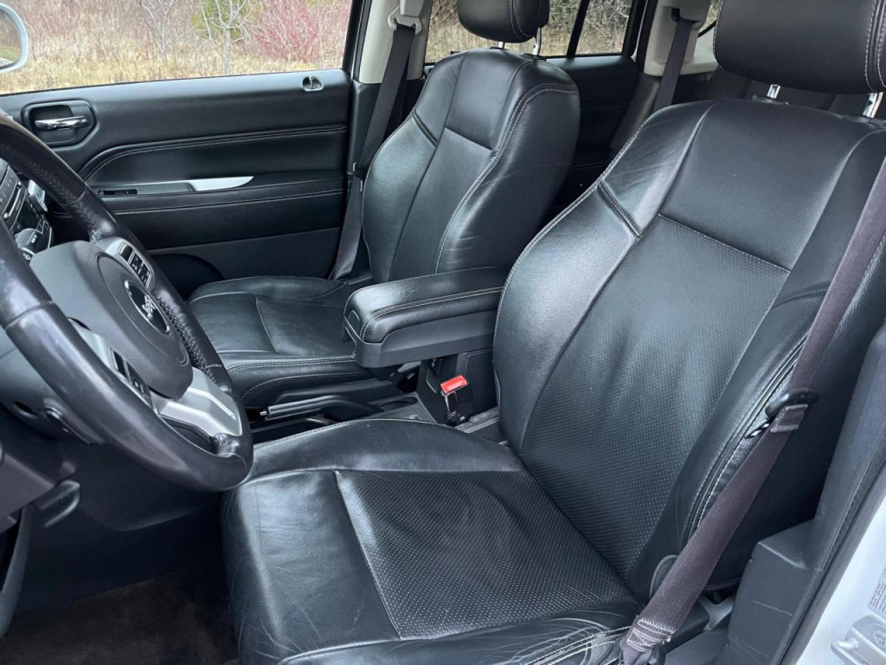 2015 Jeep Compass HIGH ALTITUDE | CLEAN CARPROOF | 4X4 | LEATHER | SUNROOF | - Photo #17