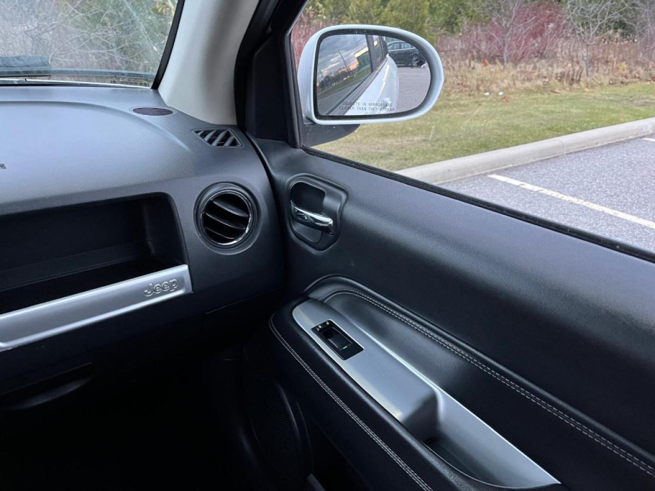 2015 Jeep Compass HIGH ALTITUDE | CLEAN CARPROOF | 4X4 | LEATHER | SUNROOF | - Photo #32