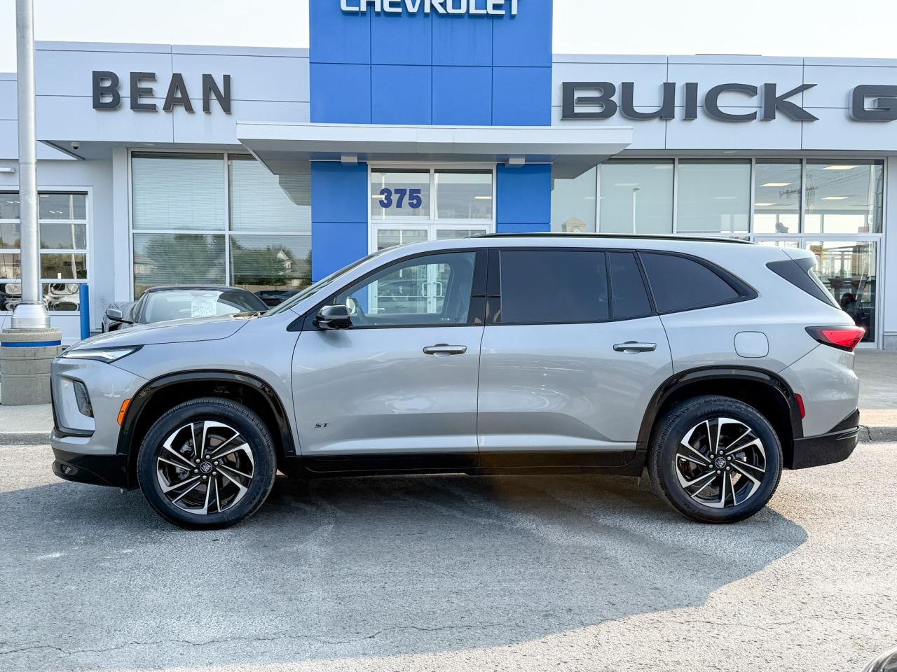 2025 Buick Enclave Sport Touring 2.5L 4 CYL WITH REMOTE START/ENTRY, HEATED SEATS, HEATED STEERING WHEEL, POWER LIFTGATE, BOSE SOUND SYSTEM Photo