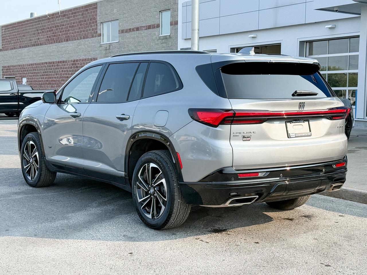 2025 Buick Enclave Sport Touring 2.5L 4 CYL WITH REMOTE START/ENTRY, HEATED SEATS, HEATED STEERING WHEEL, POWER LIFTGATE, BOSE SOUND SYSTEM Photo2
