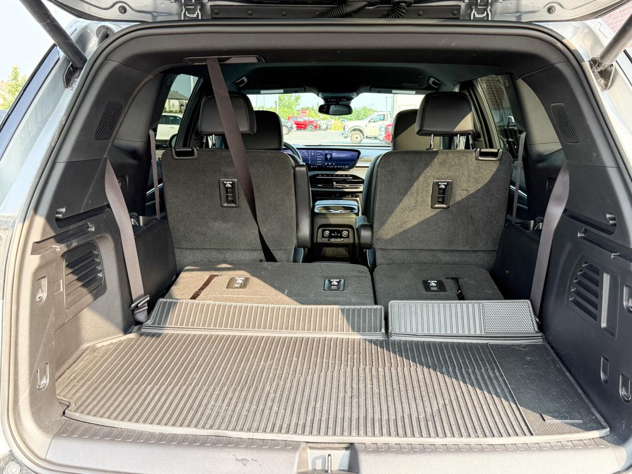 2025 Buick Enclave Sport Touring 2.5L 4 CYL WITH REMOTE START/ENTRY, HEATED SEATS, HEATED STEERING WHEEL, POWER LIFTGATE, BOSE SOUND SYSTEM Photo