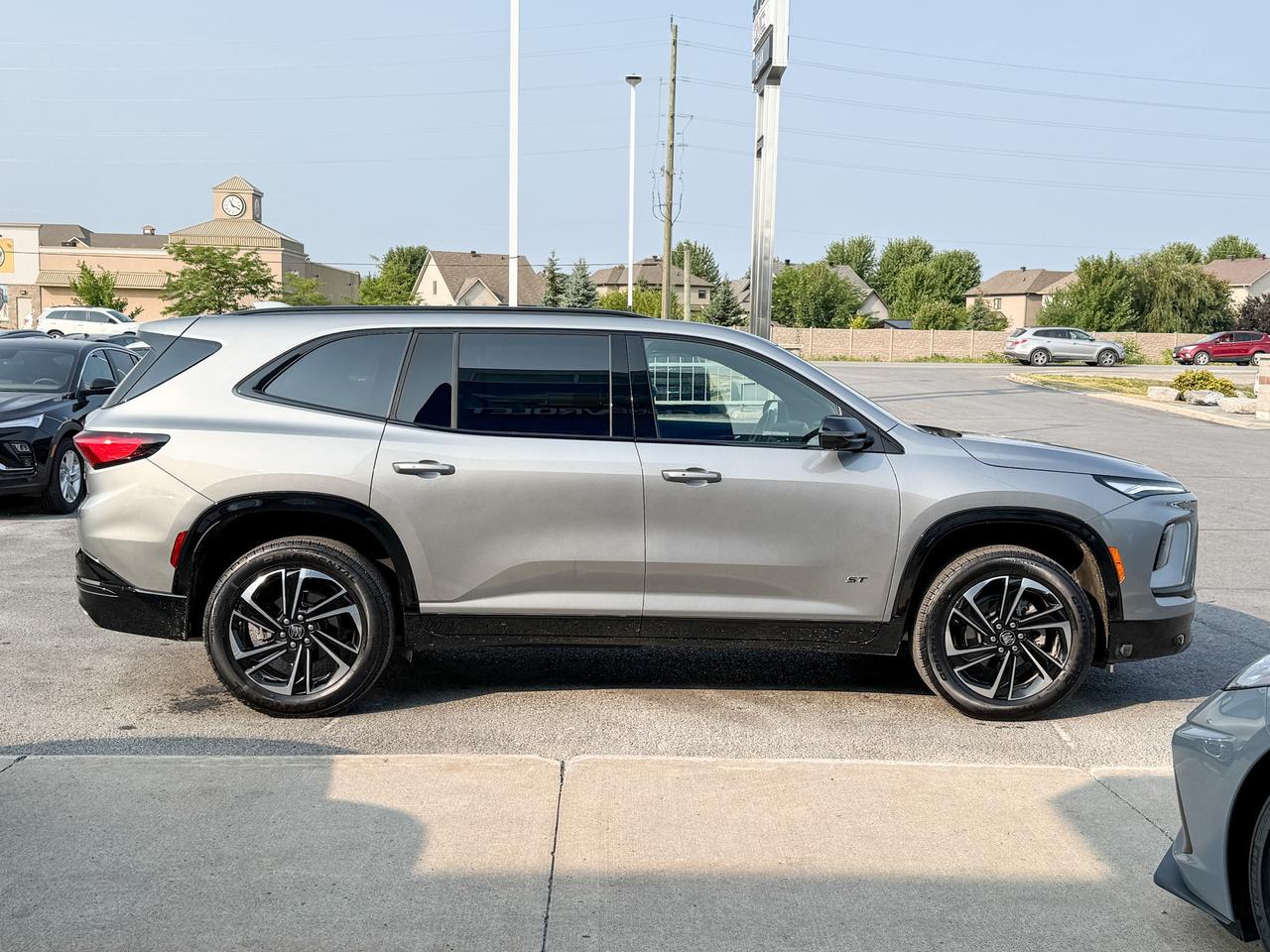 2025 Buick Enclave Sport Touring 2.5L 4 CYL WITH REMOTE START/ENTRY, HEATED SEATS, HEATED STEERING WHEEL, POWER LIFTGATE, BOSE SOUND SYSTEM Photo