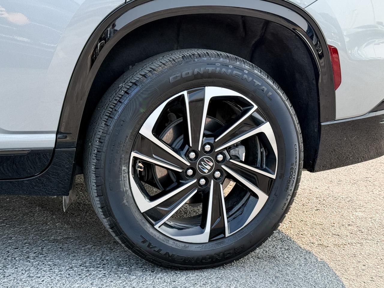 2025 Buick Enclave Sport Touring 2.5L 4 CYL WITH REMOTE START/ENTRY, HEATED SEATS, HEATED STEERING WHEEL, POWER LIFTGATE, BOSE SOUND SYSTEM Photo