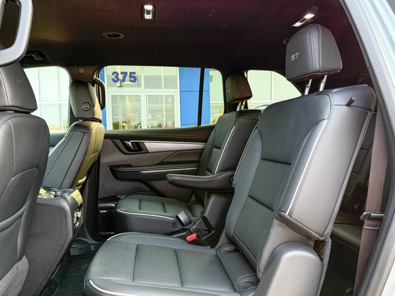 2025 Buick Enclave Sport Touring 2.5L 4 CYL WITH REMOTE START/ENTRY, HEATED SEATS, HEATED STEERING WHEEL, POWER LIFTGATE, BOSE SOUND SYSTEM Photo