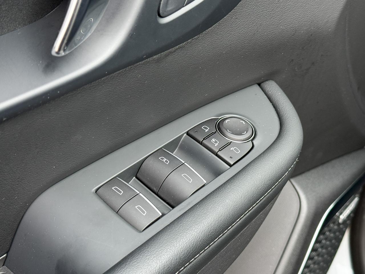 2025 Buick Enclave Sport Touring 2.5L 4 CYL WITH REMOTE START/ENTRY, HEATED SEATS, HEATED STEERING WHEEL, POWER LIFTGATE, BOSE SOUND SYSTEM Photo