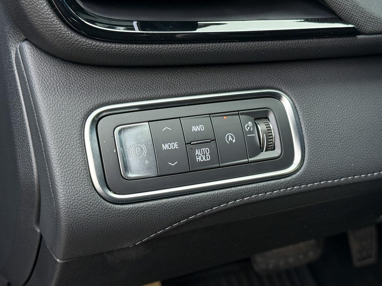 2025 Buick Enclave Sport Touring 2.5L 4 CYL WITH REMOTE START/ENTRY, HEATED SEATS, HEATED STEERING WHEEL, POWER LIFTGATE, BOSE SOUND SYSTEM Photo