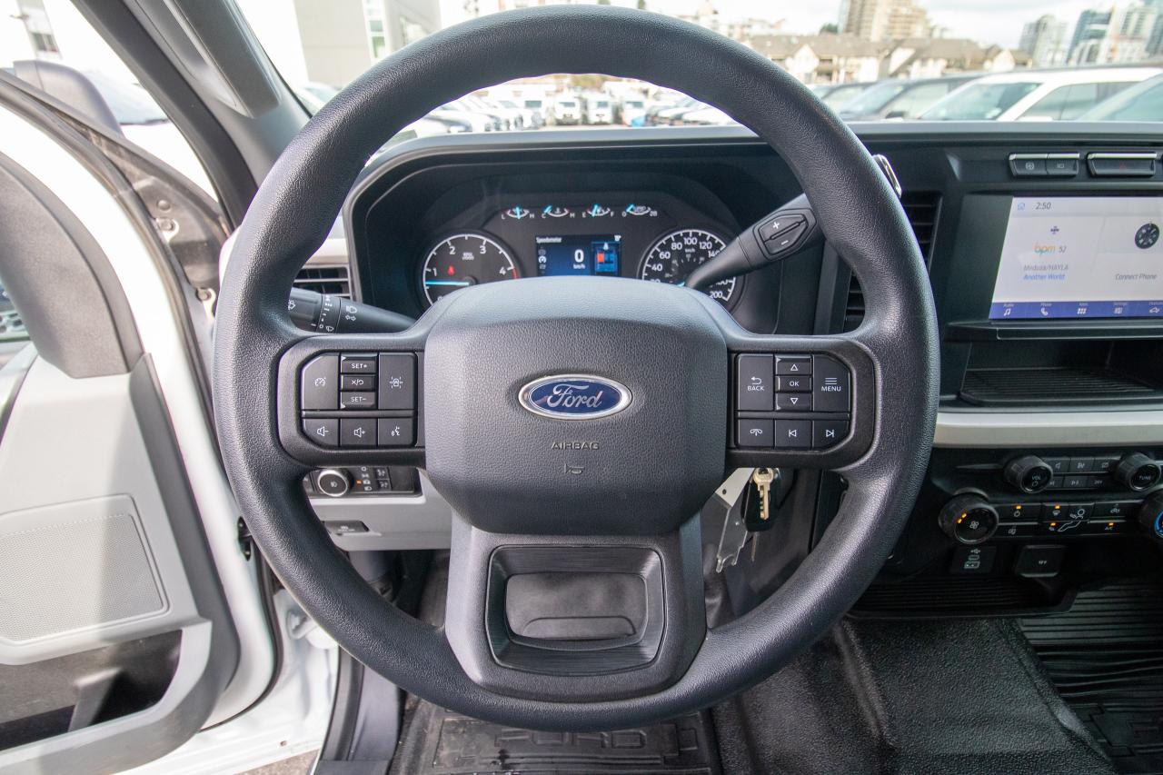 2023 Ford F-350 Super Duty SRW XLT 4WD CREW CAB 8' BOX Photo5