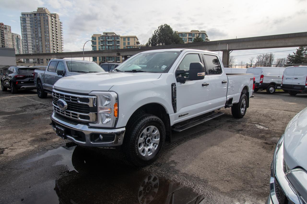 2023 Ford F-350 Super Duty SRW XLT 4WD CREW CAB 8' BOX Photo5