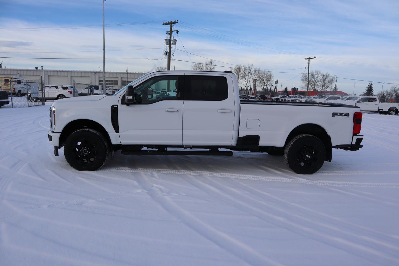 2024 Ford F-350 Super Duty SRW XLT Photo