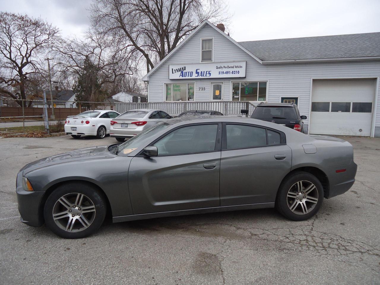 Used 2012 Dodge Charger 4dr Sdn SXT RWD for sale in Sarnia, ON