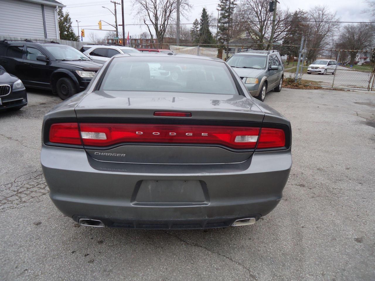 2012 Dodge Charger 4dr Sdn SXT RWD - Photo #4