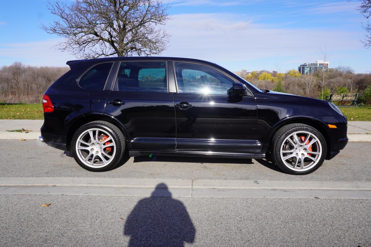 2010 Porsche Cayenne RARE GTS / STUNNING SHAPE / WELL MAINTAINED / V8 Photo4