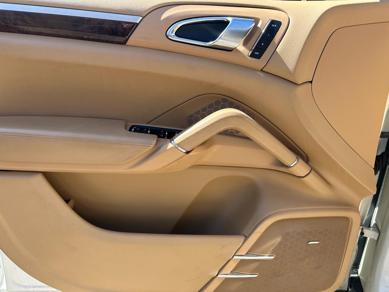 2012 Porsche Cayenne AWD 4dr S Hybrid - Photo #9