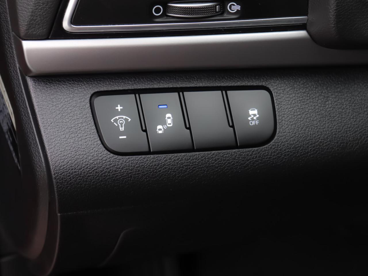 2017 Hyundai Elantra Limited - Photo #23